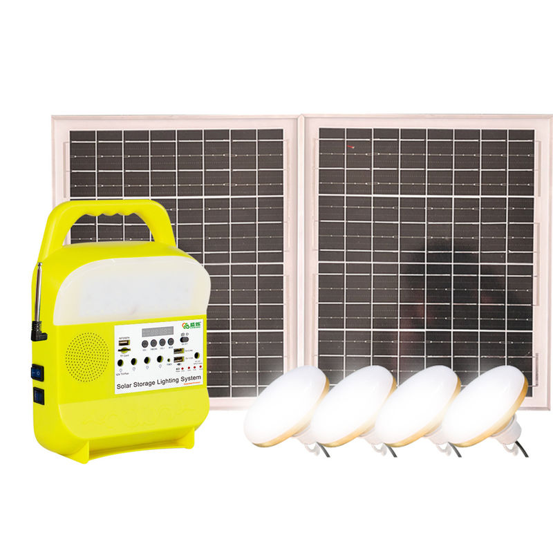 la lámpara del equipo LED de 45W 16V Mini Small Solar Lighting System con 4 bulbos cerca a Outdoor