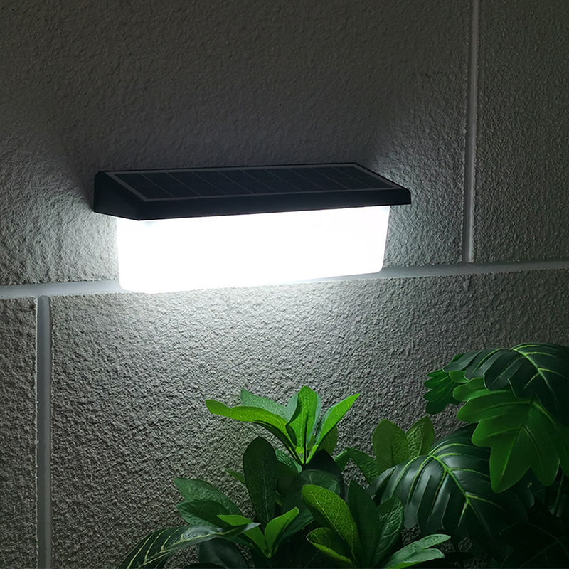 LiFePO4 3.2V/500mAh Iluminación solar de pared para exteriores Paneles solares de mono silicio/5V 2.5W