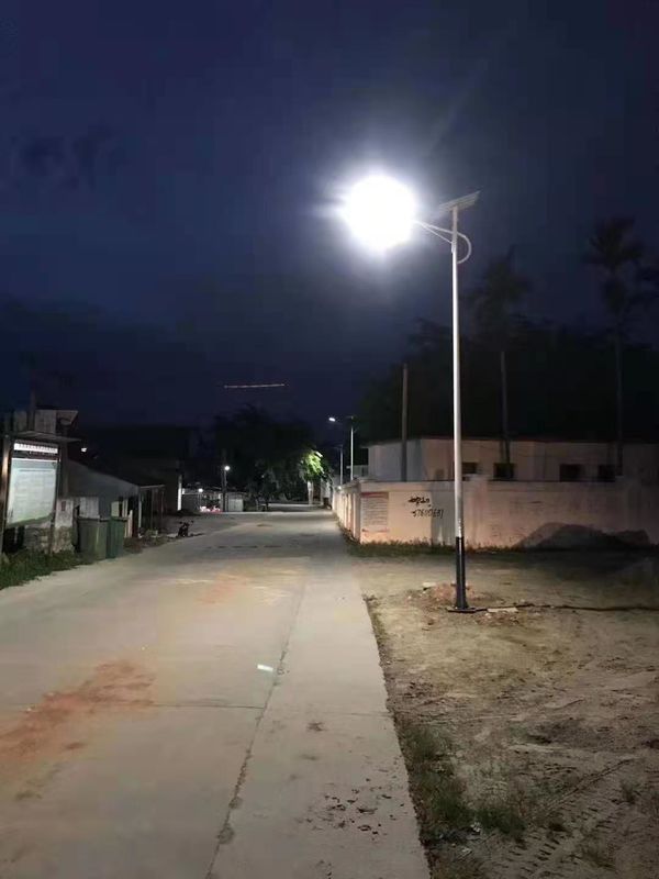 Todo en 2 camino solar solar de las luces de calle 60W 80W LED enciende la luz de calle semi solar