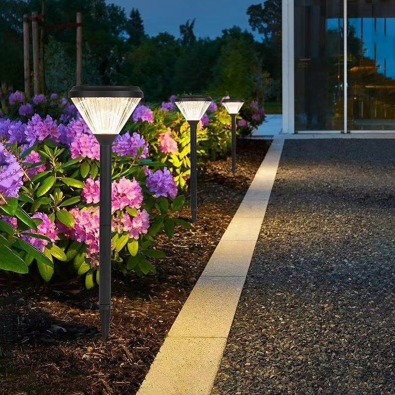 Las luces solares de la cubierta cercan a Post Lights Outdoor que enciende el jardín decorativo