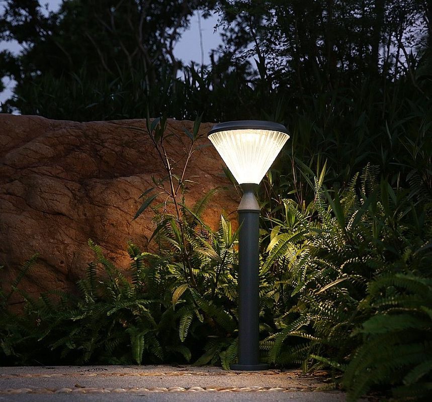 Bombilla de luz solar Iluminación de pasarela Jardín solar al aire libre Impermeable Led Patio trasero Césped solar Luces de jardín