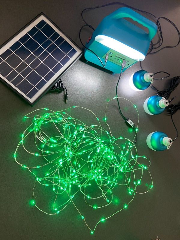 equipos portátiles del sistema de iluminación de la energía solar de los bulbos del sistema 4 LED del panel solar 12W