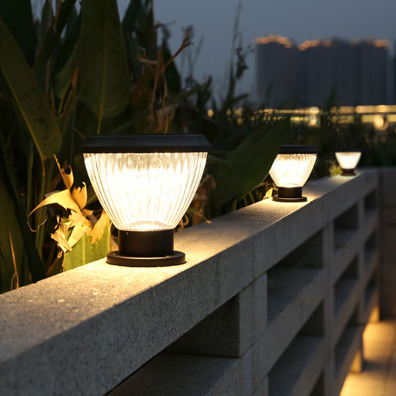 Decoración impermeable al aire libre solar toda del jardín LED en una luz del pilar de la lámpara