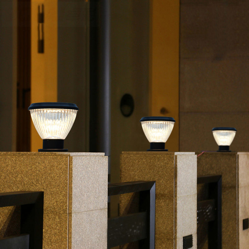 Decoración impermeable al aire libre solar toda del jardín LED en una luz del pilar de la lámpara