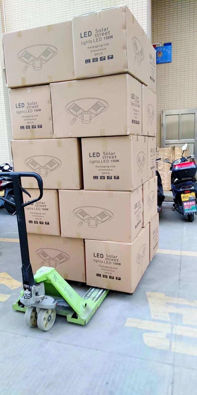 Prenda impermeable ligera solar redonda IP65 150W 250W del UFO 9