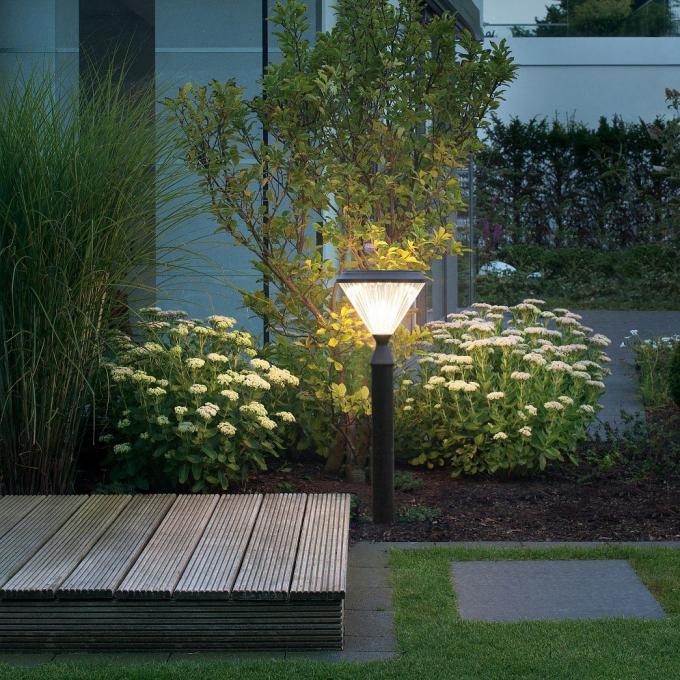 De la nueva obra lámparas derechas al aire libre decorativas ahorros de energía solares automáticamente