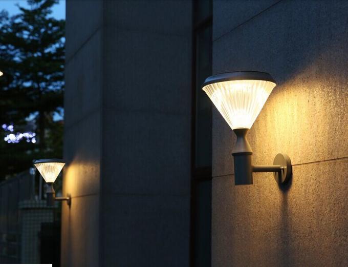 Los postes de alta calidad del LED poste cultivan un huerto luz solar del césped del pilar de la lámpara