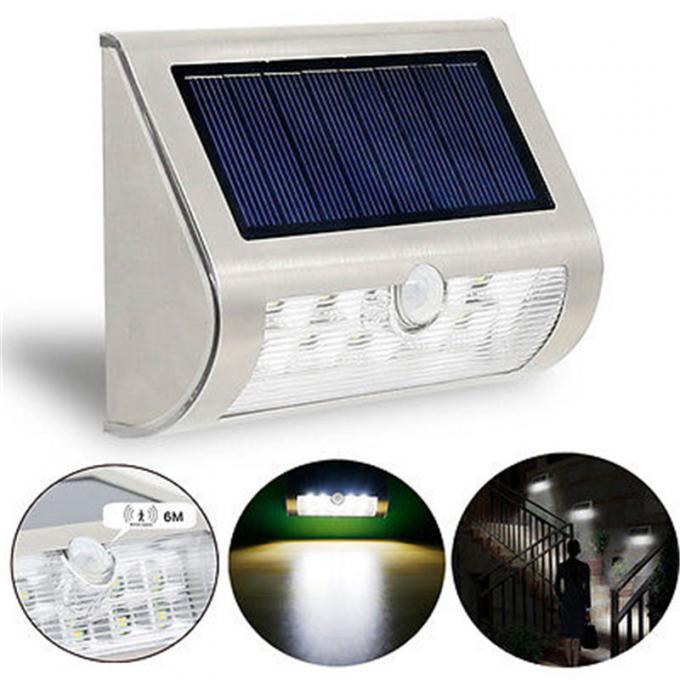 Luces solares montadas en la pared al aire libre solares del sensor de movimiento en jardín