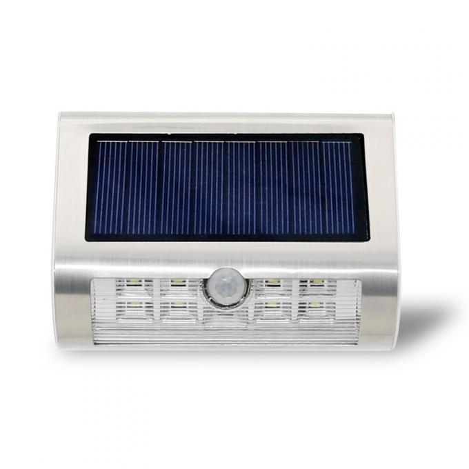 Luces solares montadas en la pared al aire libre solares del sensor de movimiento en jardín