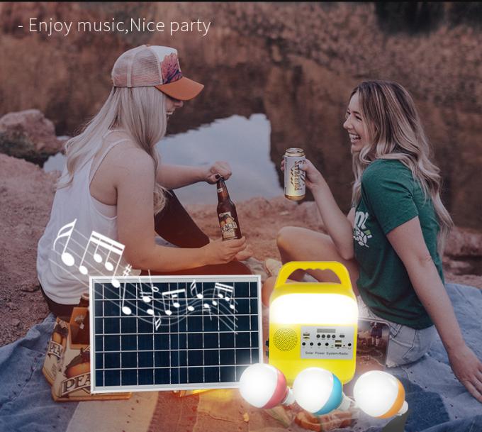 Energía solar que enciende la noche de los amigos de la pesca de la parada del mercado de la noche de la emergencia del apagón que pesca la lámpara teledirigida del mantenimiento del coche