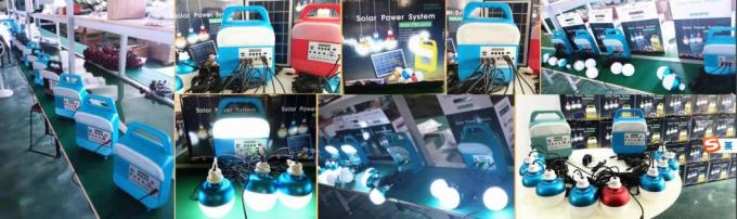 Energía solar que enciende la noche de los amigos de la pesca de la parada del mercado de la noche de la emergencia del apagón que pesca la lámpara teledirigida del mantenimiento del coche