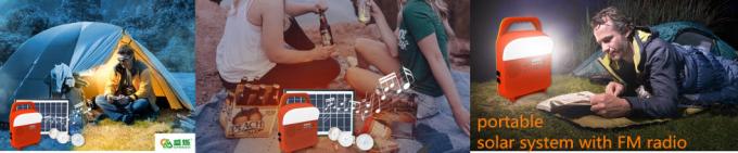 10W del sistema eléctrico solar de la rejilla con el teléfono de la radio de FM que carga el sistema de iluminación solar