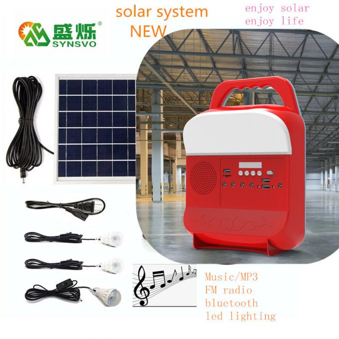 10W del sistema eléctrico solar de la rejilla con el teléfono de la radio de FM que carga el sistema de iluminación solar
