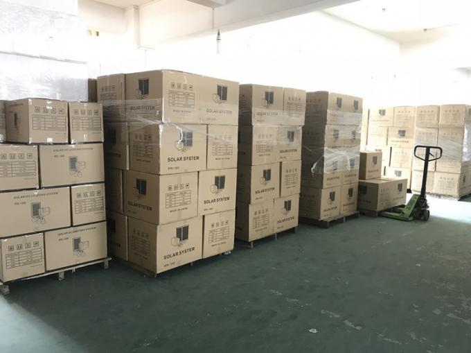 Anuncio publicitario del ODM sistema ligero de energía solar 8Hours de 10 vatios a 30Hours 11